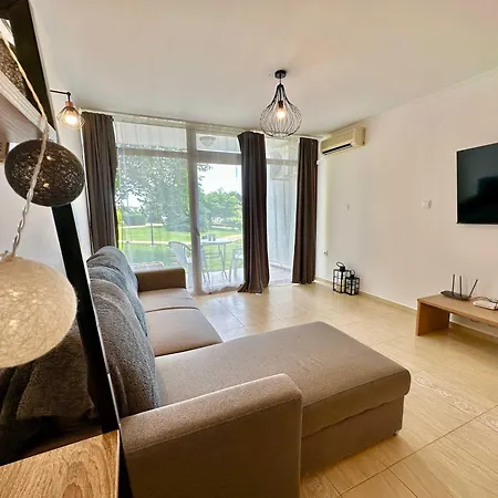 Modern One-bedroom In Diamant By Menada